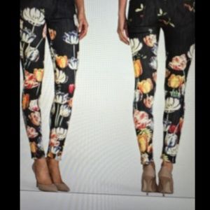 Mother Looker Jeans Size 29 "He Kissed Me Between The Gardenias and Daisies"
